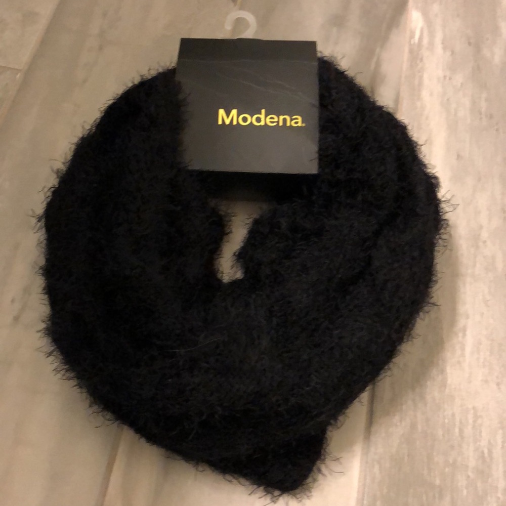 Modena Infinity Scarf - Picture 3 of 10